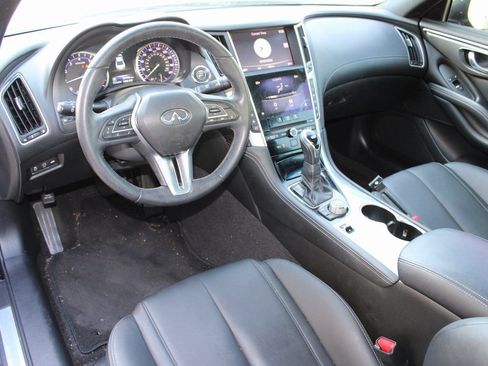 Used 2017 INFINITI Q60 2.0t w/ Moonroof Package image 5