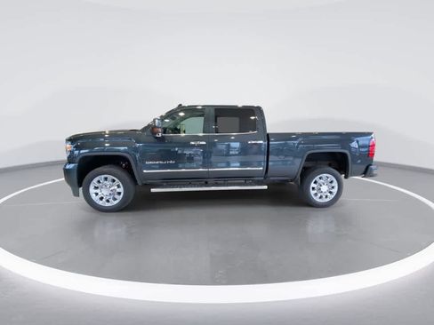 Used 2019 GMC Sierra 2500 Denali w/ Suspension Package, Off-Road AWD/4WD image 5