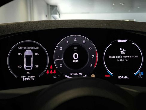 Used 2024 Porsche Cayenne Coupe image 27