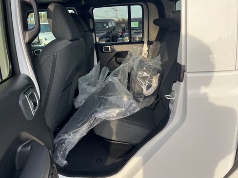 New 2026 Jeep Gladiator Sport image 18