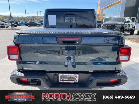 Used 2025 Jeep Gladiator Sport image 17