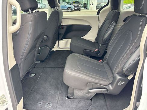 Used 2023 Chrysler Voyager LX FWD image 14