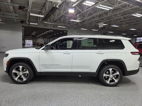 New 2026 Jeep Grand Cherokee L Limited AWD/4WD image 4