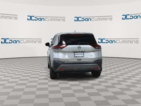 Used 2022 Nissan Rogue SV image 8