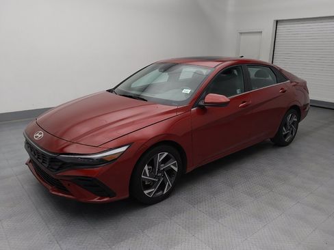 Used 2024 Hyundai Elantra SEL w/ Convenience Package FWD image 2