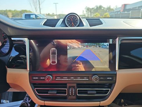 Used 2019 Porsche Macan image 28