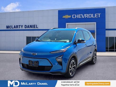Used 2022 Chevrolet Bolt EUV Premier w/ Sun & Sound Package FWD image 2