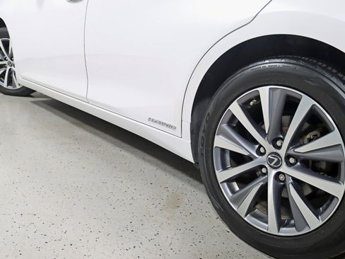 Used 2021 Lexus ES 300h w/ Accessory Package image 12