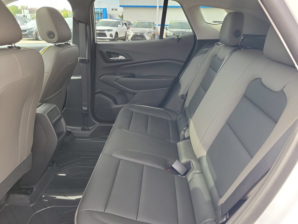 Used 2025 Chevrolet Trax ACTIV w/ Sunroof Package FWD image 30