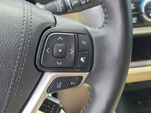 Used 2017 Toyota Highlander Limited Platinum AWD/4WD image 33