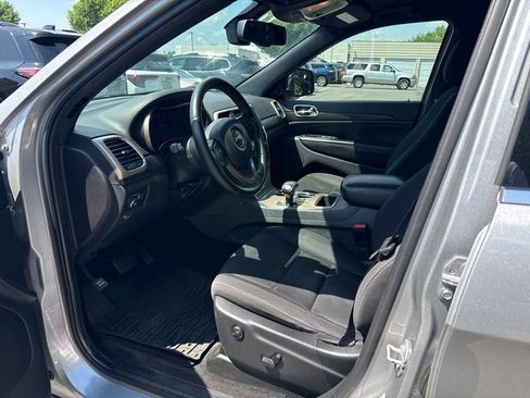 Used 2015 Jeep Grand Cherokee Laredo w/ Quick Order Package 23E AWD/4WD image 9