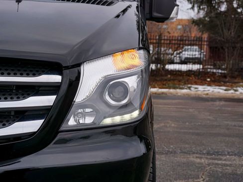Used 2014 Mercedes-Benz Sprinter 2500 image 90