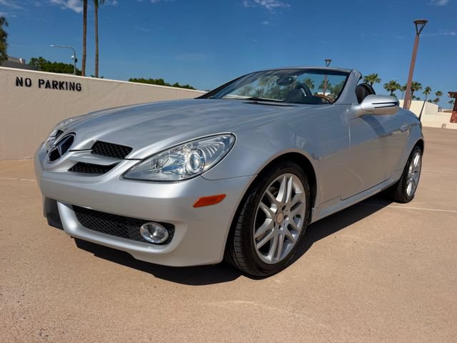 Used 2009 Mercedes-Benz SLK 300 image 4