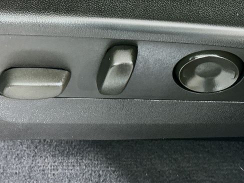 Used 2024 GMC Canyon Elevation w/ Convenience Package image 13