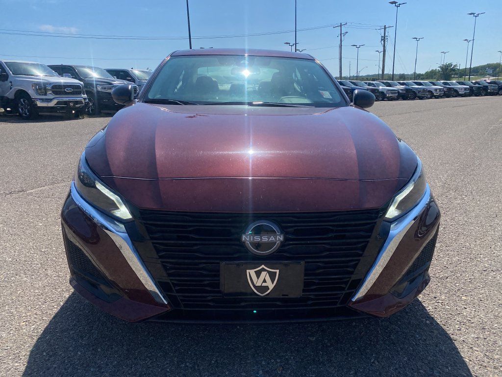 Used 2025 Nissan Altima 2.5 SV FWD image 9