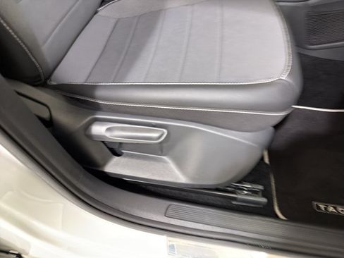 Certified 2023 Volkswagen Taos SE FWD image 37
