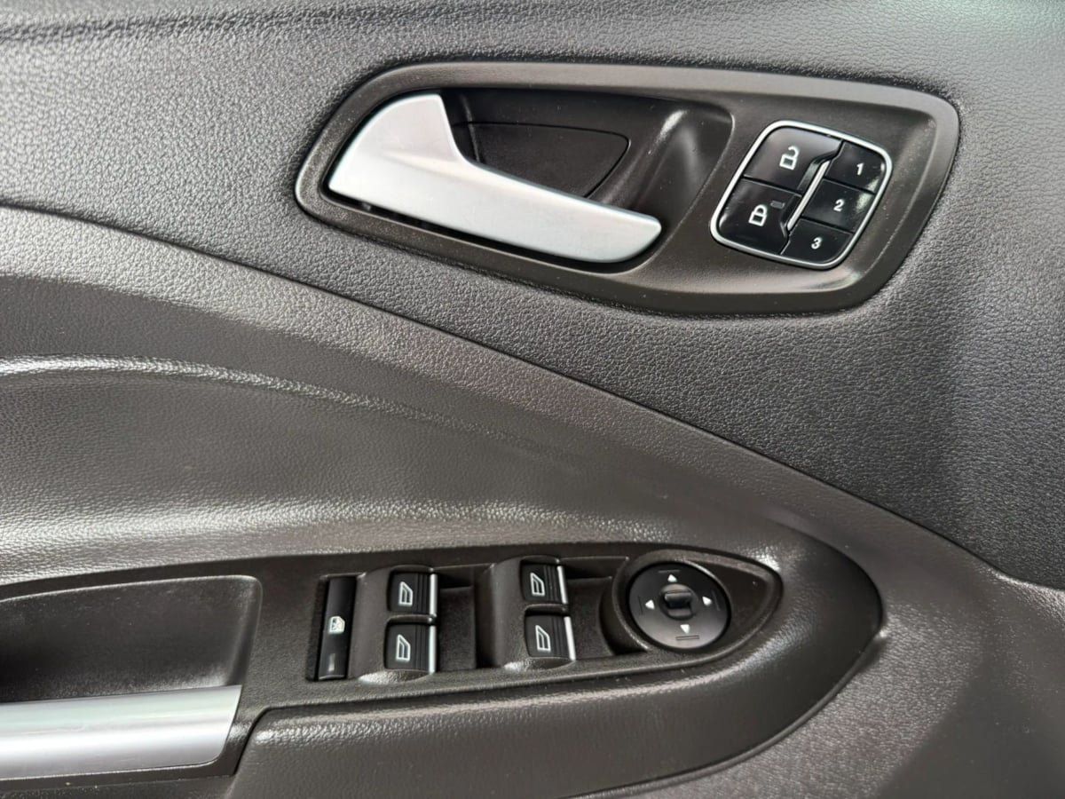 Used 2017 Ford Escape Titanium FWD image 34