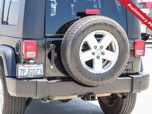 Used 2010 Jeep Wrangler Unlimited Sahara w/ Dual Top Group AWD/4WD image 9