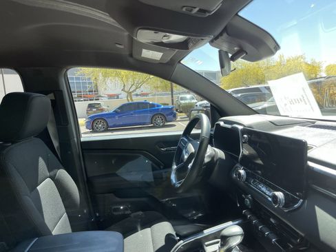 Used 2025 GMC Canyon Elevation image 5