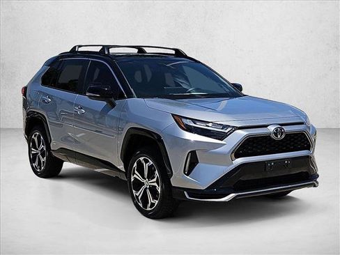 Used 2025 Toyota RAV4 XSE AWD/4WD image 3