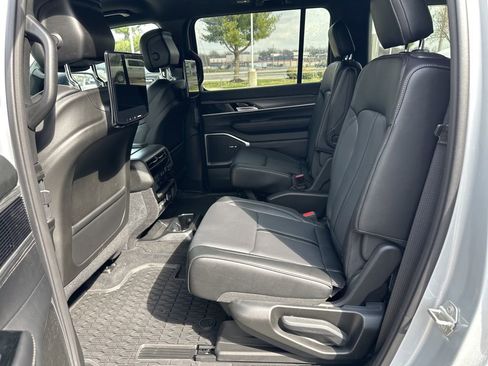 Used 2024 Jeep Wagoneer Series III w/ Rear Seat Video Group 1 AWD/4WD image 5