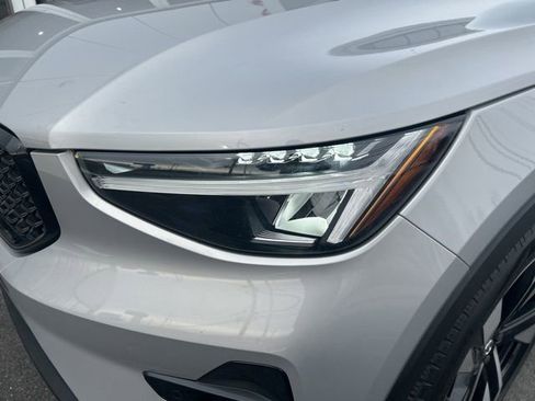 Certified 2025 Volvo XC40 B5 Plus AWD/4WD image 8