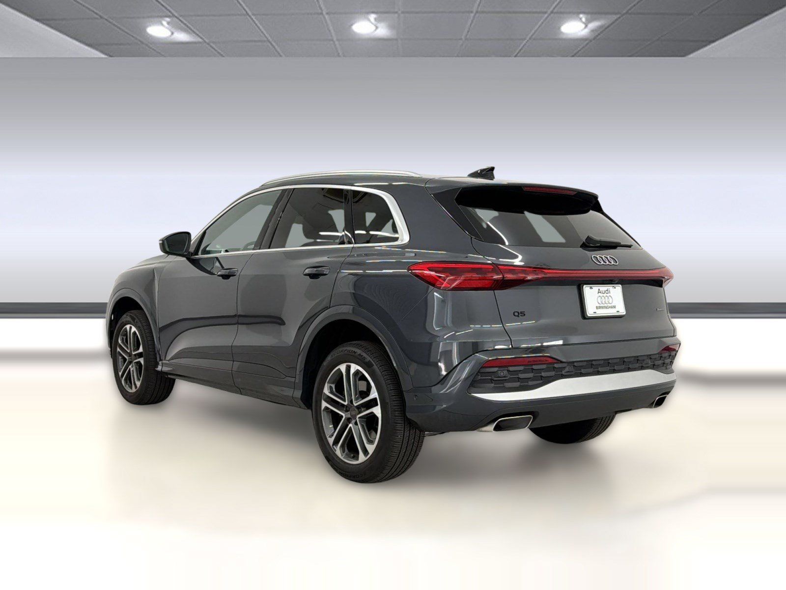 Certified 2025 Audi Q5 Premium w/ Convenience Package AWD/4WD image 3