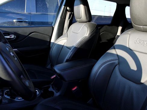 Used 2020 Jeep Cherokee Limited image 25