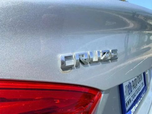 Used 2017 Chevrolet Cruze LT FWD image 7