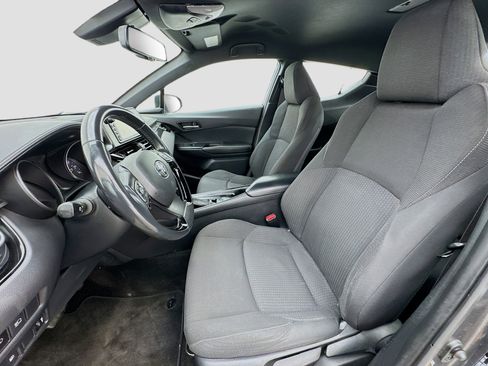 Used 2018 Toyota C-HR XLE FWD image 13