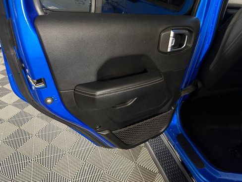Used 2022 Jeep Wrangler Unlimited Sahara AWD/4WD image 29