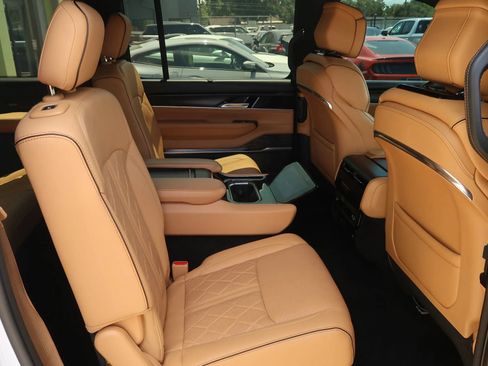 Used 2024 Jeep Grand Wagoneer Series III w/ Quick Order Packagew 28T AWD/4WD image 28