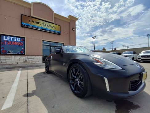 Used 2015 Nissan 370Z Roadster RWD image 2