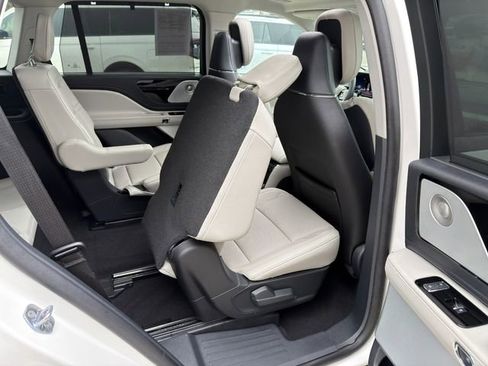 Used 2025 Lincoln Aviator Reserve w/ Equipment Group 201A image 12