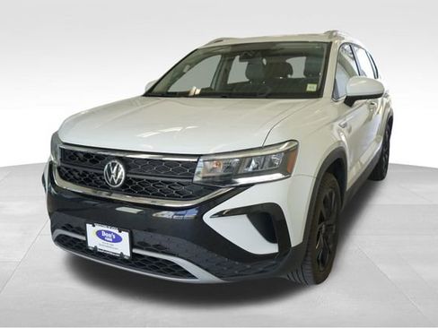 Used 2022 Volkswagen Taos SE w/ Panoramic Sunroof Package AWD/4WD image 1