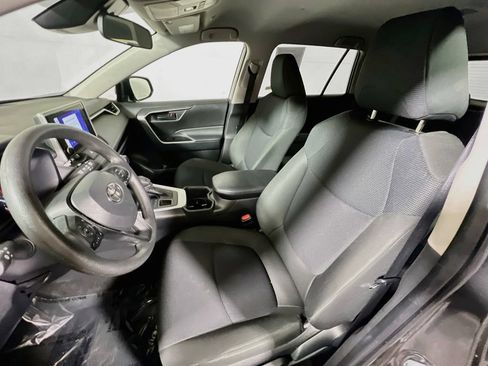 Used 2025 Toyota RAV4 LE AWD/4WD image 18