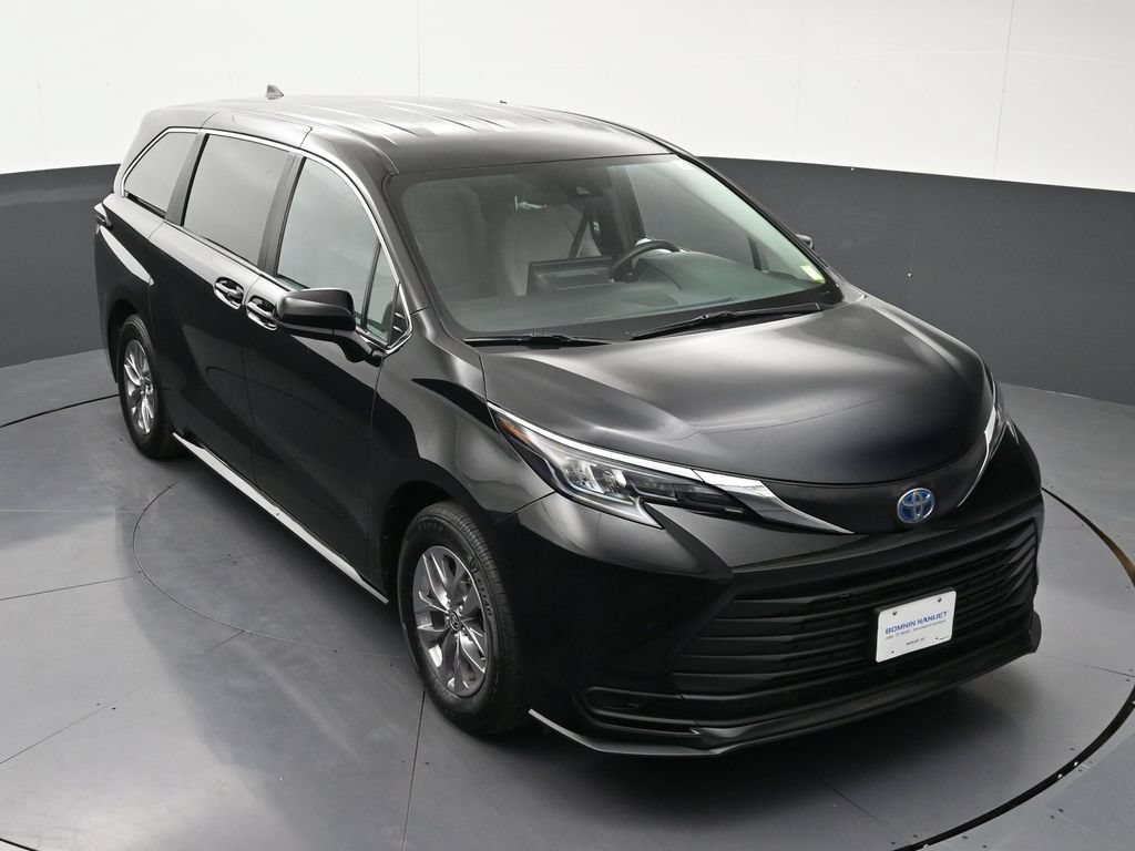 Used 2025 Toyota Sienna LE AWD/4WD image 23