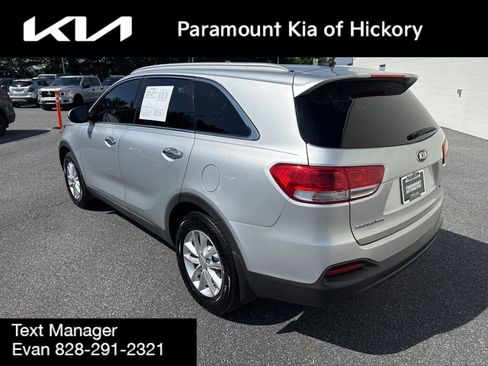 Used 2017 Kia Sorento FWD image 5