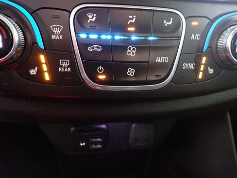 Used 2020 Chevrolet Traverse LT w/ LT Premium Package AWD/4WD image 7