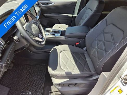 Certified 2025 Volkswagen Atlas Cross Sport SE image 10