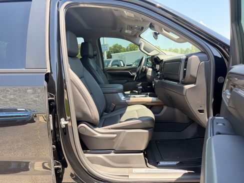 Used 2024 Chevrolet Silverado 1500 LT Trail Boss w/ Convenience Package II AWD/4WD image 31