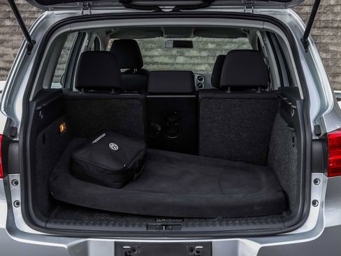 Used 2017 Volkswagen Tiguan Limited w/ Premium Package image 16