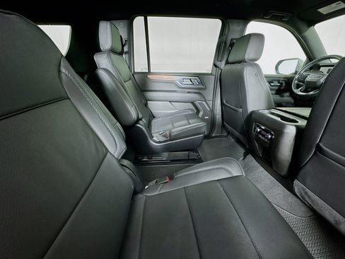 Used 2025 GMC Yukon XL Denali AWD/4WD image 24