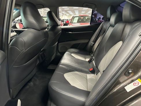 Used 2018 Toyota Camry XLE image 24