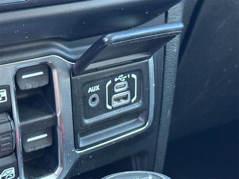Used 2021 Jeep Gladiator Willys image 27