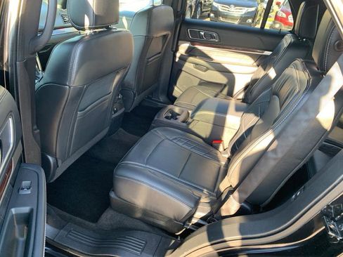 Used 2017 Ford Explorer Platinum image 10