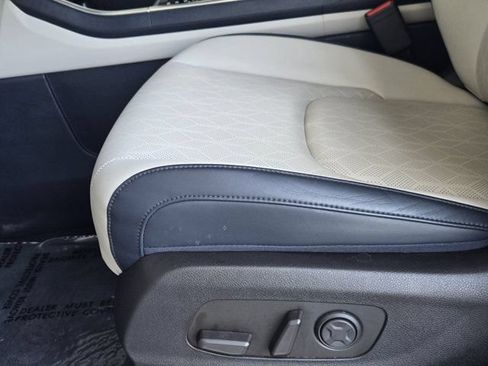 Used 2025 Kia Carnival SX FWD image 24