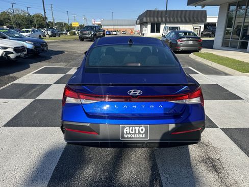 Used 2025 Hyundai Elantra Sport FWD image 7