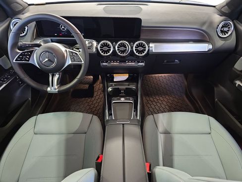 New 2026 Mercedes-Benz GLB 250 image 9