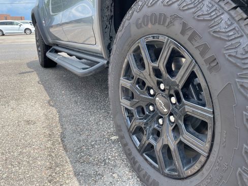 Used 2025 Chevrolet Colorado Trail Boss AWD/4WD image 19